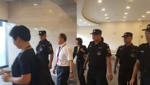 聽黨指揮，認真落實治安防范措施